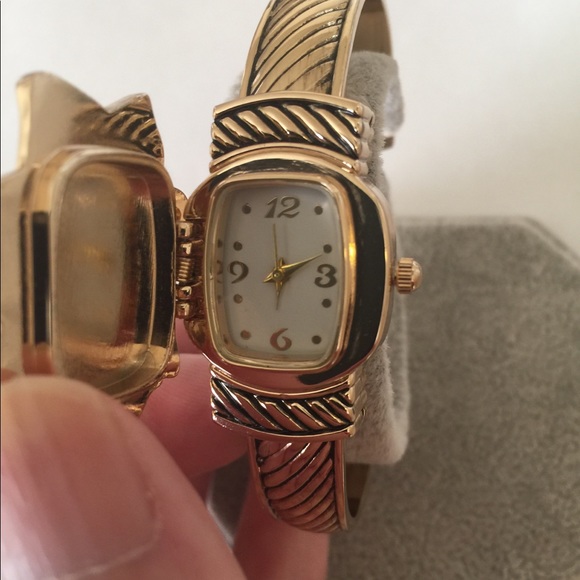 Beautiful Vintage Gold Tone Cuff Watch - Picture 6 of 6
